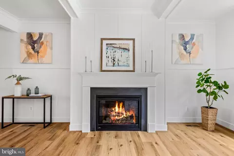 Entry Way - 6016 Drum Point Rd, Deale, MD 20751 photo 5 of 9