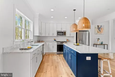 Kitchen - 6016 Drum Point Rd, Deale, MD 20751 photo 3 of 5