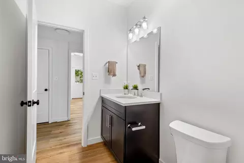 Entry Way - 6016 Drum Point Rd, Deale, MD 20751 photo 7 of 9