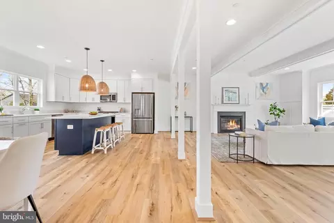 Entry Way - 6016 Drum Point Rd, Deale, MD 20751 photo 3 of 9
