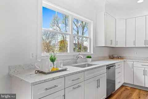 Kitchen - 6016 Drum Point Rd, Deale, MD 20751 photo 5 of 5