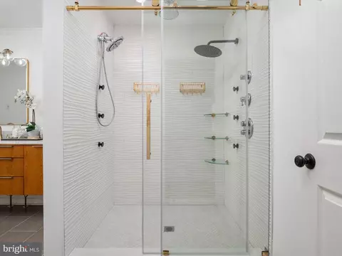 Bath - 526 Broadneck Rd, Annapolis, MD 21409 photo 2 of 8