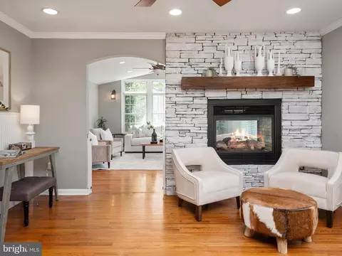 Living - 526 Broadneck Rd, Annapolis, MD 21409 photo 1 of 4