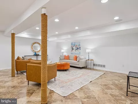 Living - 526 Broadneck Rd, Annapolis, MD 21409 photo 4 of 4