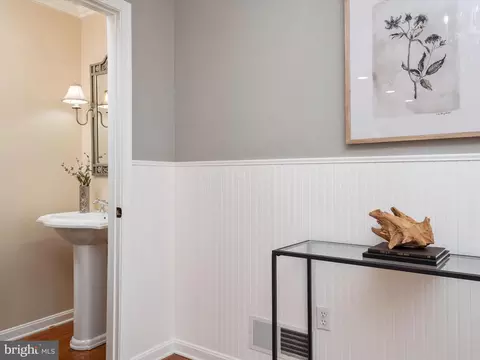 Entry Way - 526 Broadneck Rd, Annapolis, MD 21409 photo 2 of 5