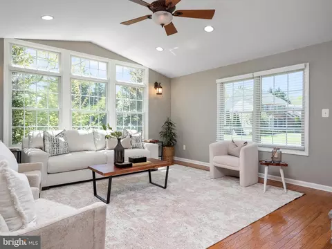 Living - 526 Broadneck Rd, Annapolis, MD 21409 photo 2 of 4
