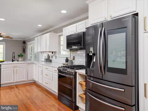 Kitchen - 526 Broadneck Rd, Annapolis, MD 21409 photo 3 of 4