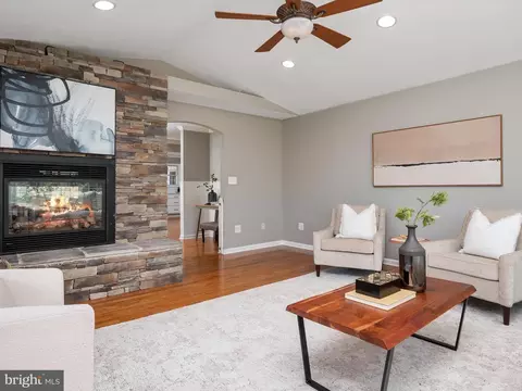 Living - 526 Broadneck Rd, Annapolis, MD 21409 photo 3 of 4