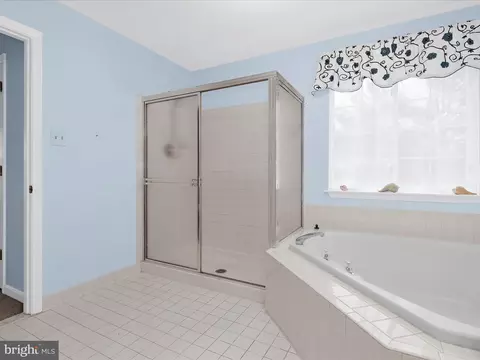 Bath - 2712 Elton Ct, Crofton, MD 21114 photo 3 of 8