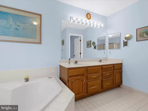 Bath - 2712 Elton Ct, Crofton, MD 21114 photo 4 of 8