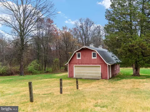 Exterior - 7147 Ohio Ave, Hanover, MD 21076 photo 7 of 8