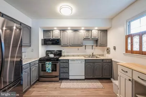 Kitchen - 308 17th Ave, Baltimore, MD 21225 photo 1 of 2
