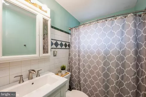 Bath - 308 17th Ave, Baltimore, MD 21225 photo 1 of 2