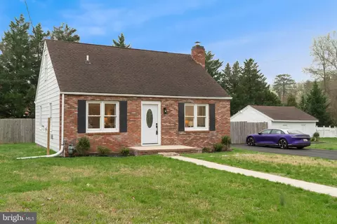 28 Kellington Dr, Pasadena, MD 21122
