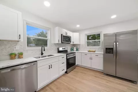 28 Kellington Dr, Pasadena, MD 21122 photo 8