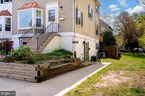 1496 Vineyard Ct, Crofton, MD 21114