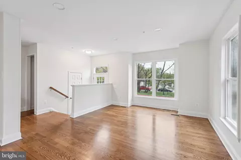 Living - 1009 Baywind Dr, Annapolis, MD 21401 photo 1 of 2