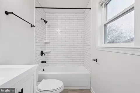 Bath - 1009 Baywind Dr, Annapolis, MD 21401 photo 1 of 3