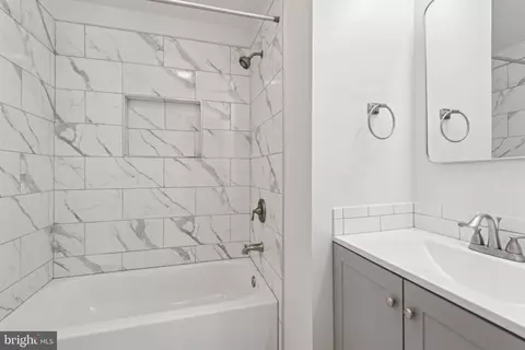 Bath - 1009 Baywind Dr, Annapolis, MD 21401 photo 2 of 3