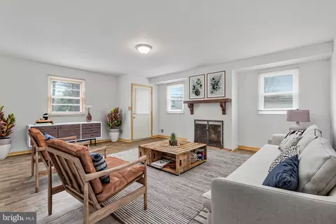 Living - 115 Linden Ave, Pasadena, MD 21122 photo 1 of 2