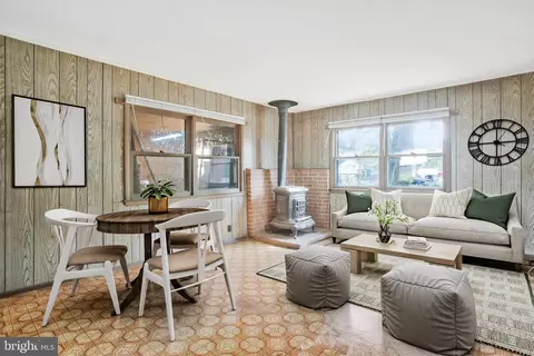 Living - 115 Linden Ave, Pasadena, MD 21122 photo 2 of 2