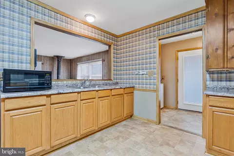 Kitchen - 115 Linden Ave, Pasadena, MD 21122 photo 2 of 2