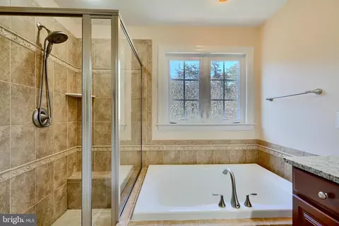 7570 Maiden Head Dr, Hanover, MD 21076 photo 17