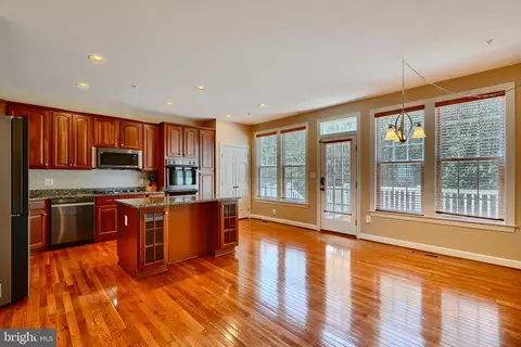 7570 Maiden Head Dr, Hanover, MD 21076 photo 7
