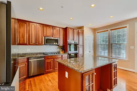 7570 Maiden Head Dr, Hanover, MD 21076 photo 3