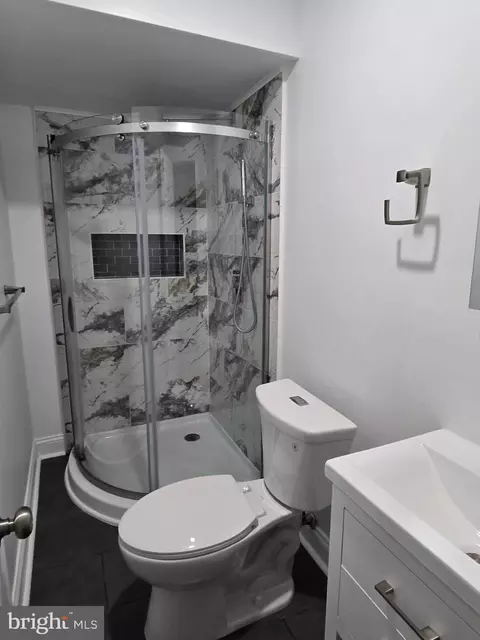 Bath - 1272 Masters Dr, Arnold, MD 21012 photo 1 of 3