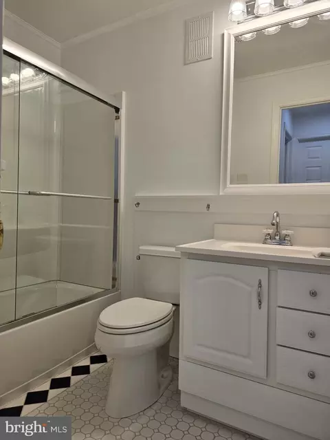 Bath - 1272 Masters Dr, Arnold, MD 21012 photo 2 of 3