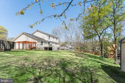 8393 Armstrong Dr, Pasadena, MD 21122 photo 27