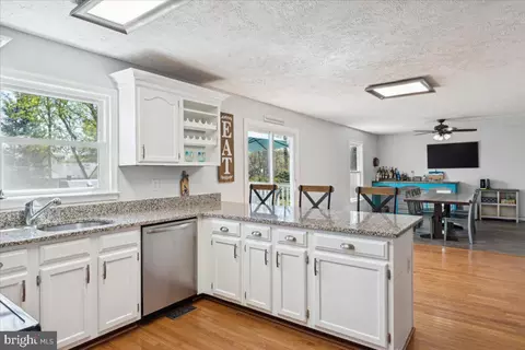 8393 Armstrong Dr, Pasadena, MD 21122 photo 8