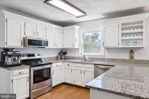 8393 Armstrong Dr, Pasadena, MD 21122 photo 11