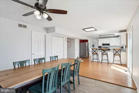 8393 Armstrong Dr, Pasadena, MD 21122 photo 14