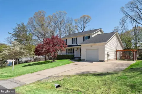 8393 Armstrong Dr, Pasadena, MD 21122 photo 2