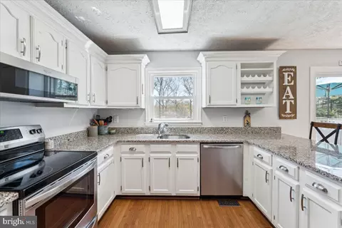 8393 Armstrong Dr, Pasadena, MD 21122 photo 12
