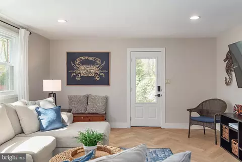 Entry Way - 2651 Ogleton Rd, Annapolis, MD 21403 photo 4 of 5
