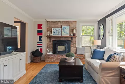 Living - 2651 Ogleton Rd, Annapolis, MD 21403 photo 2 of 3