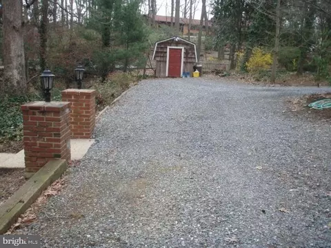 Exterior - 322 Halsey Rd, Annapolis, MD 21401 photo 6 of 9