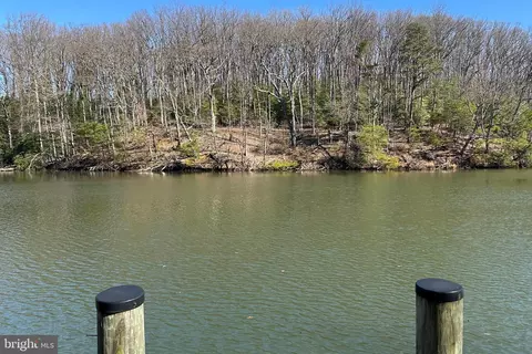 View/Area - 322 Halsey Rd, Annapolis, MD 21401 photo 2 of 9