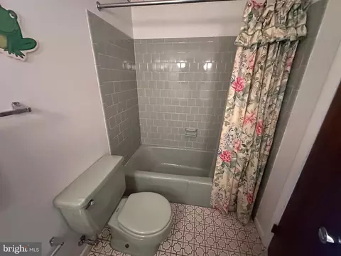 Bath - 322 Halsey Rd, Annapolis, MD 21401 photo 3 of 3