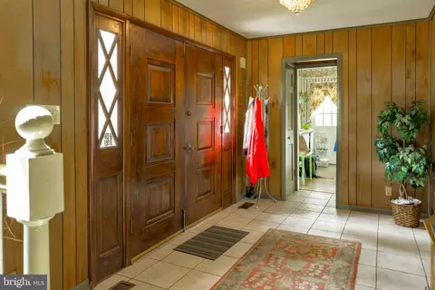 Entry Way - 322 Halsey Rd, Annapolis, MD 21401 photo 5 of 6