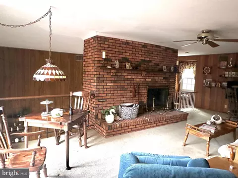 Living - 322 Halsey Rd, Annapolis, MD 21401 photo 1 of 8