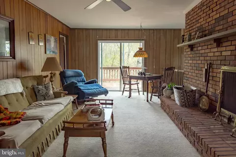 Living - 322 Halsey Rd, Annapolis, MD 21401 photo 3 of 8
