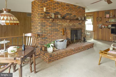Living - 322 Halsey Rd, Annapolis, MD 21401 photo 4 of 8