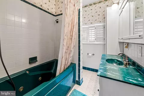 1423 Thies Dr, Pasadena, MD 21122 photo 17