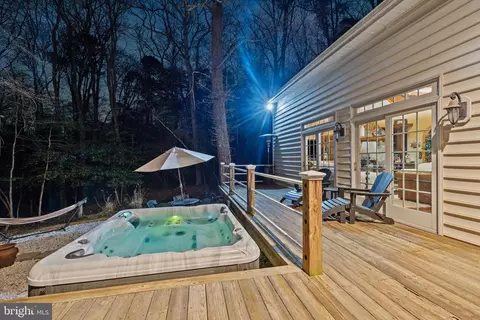Exterior - 301 Sturtons Ln, Pasadena, MD 21122 photo 7 of 10