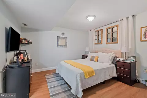 Bedroom - 301 Sturtons Ln, Pasadena, MD 21122 photo 6 of 6