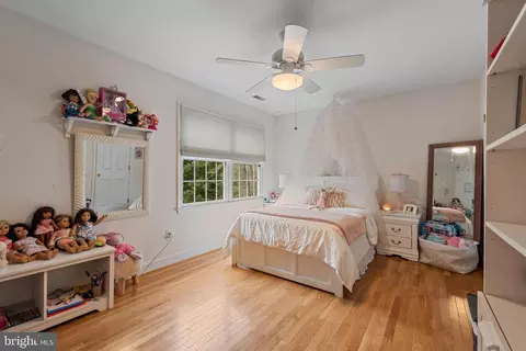 Bedroom - 301 Sturtons Ln, Pasadena, MD 21122 photo 1 of 6